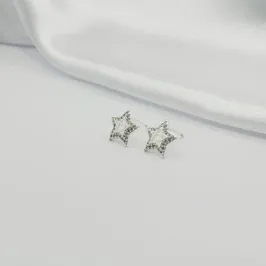 BRINCO ESTRELA COM DETALHE  VAZADO E ZIRCÔNIA CRISTAL