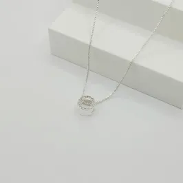 COLAR VENEZIANA COM PINGENTE LETRA O EM ZIRCÔNIA CRISTAL