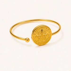 BRACELETE  DOURADO COM FECHO MOSQUETAO