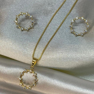CONJUNTO CIRCULO CRAVEJADO COM ZIRCONIAS