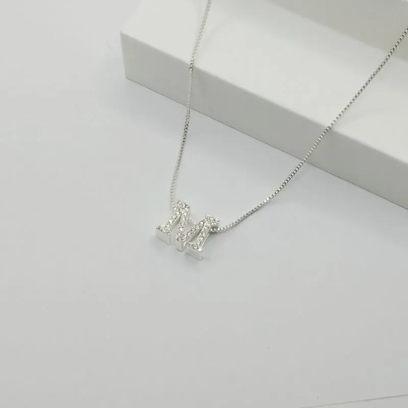 COLAR VENEZIANA COM PINGENTE LETRA M EM ZIRCÔNIA CRISTAL