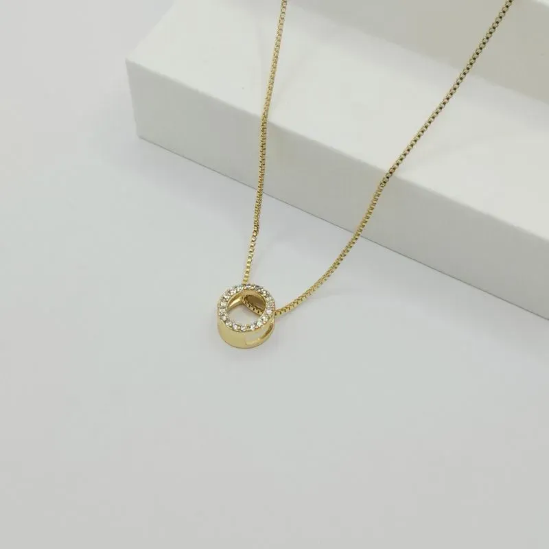 COLAR VENEZIANA COM PINGENTE LETRA O EM ZIRCÔNIA CRISTAL