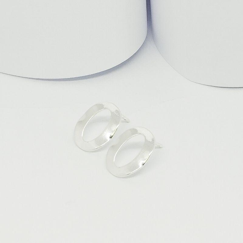BRINCO OVAL VAZADO E LISO