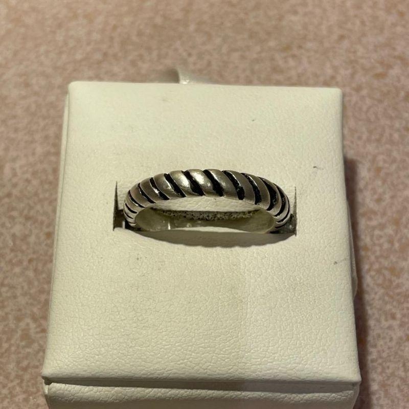 ANEL  FINO LISTRADO EM DIAGONAL