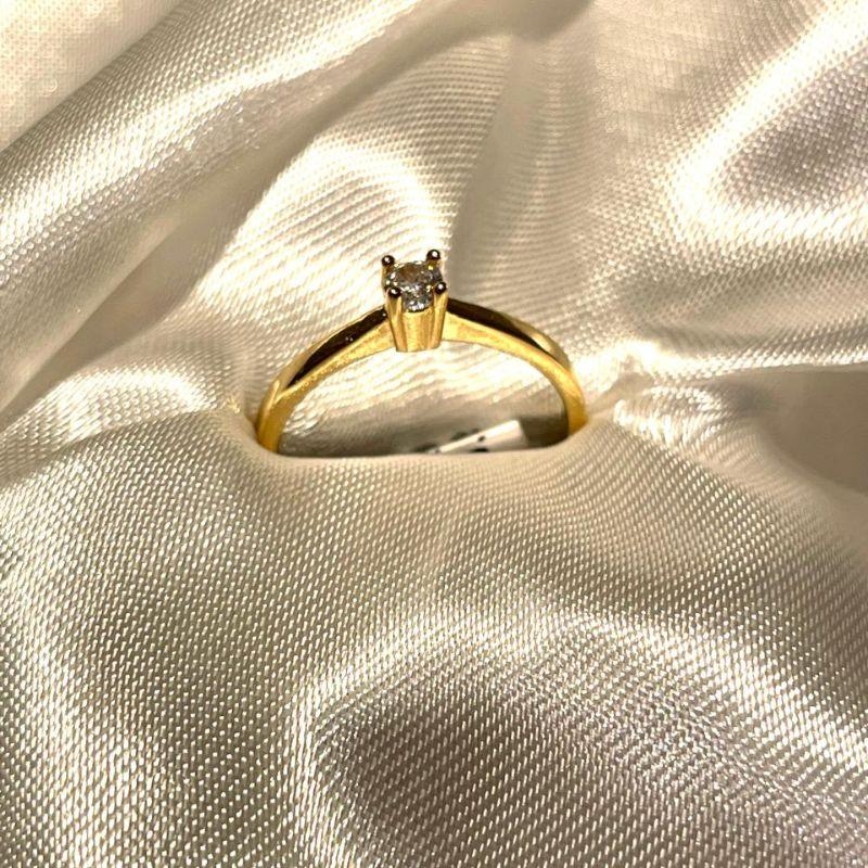 ANEL LISO  SOLITARIO PONTO LUZ CRISTAL