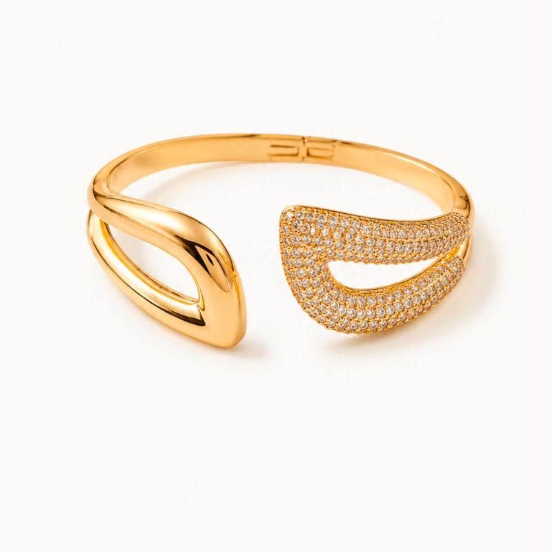 BRACELETE RIGIDO DOURADO CRAVEJADO