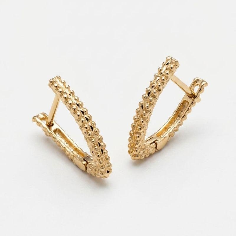 ARGOLA EM V EFEITO DIAMANTADO 22MM