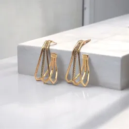 BRINCO DE TARRACHA COM TRÊS FIOS E DETALHES EM ZIRCONIA CRISTAL BRINCO DE TARRACHA COM TRÊS FIOS E DETALHES EM ZIRCONIA CRISTAL