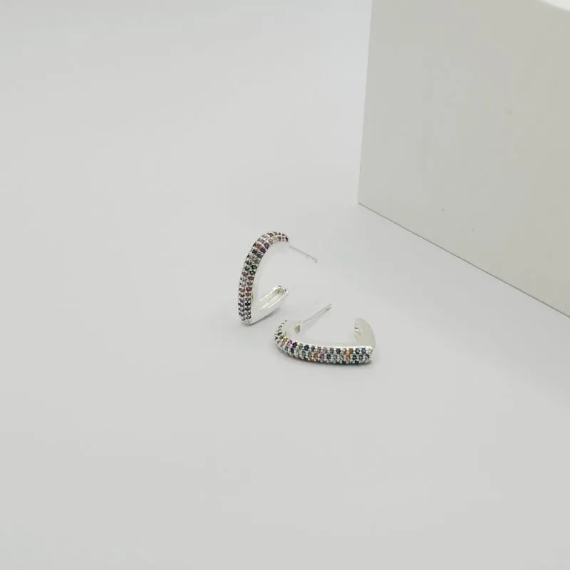 BRINCO MEIA ARGOLA CORAÇÃO COM ZIRCÔNIA COLORIDA