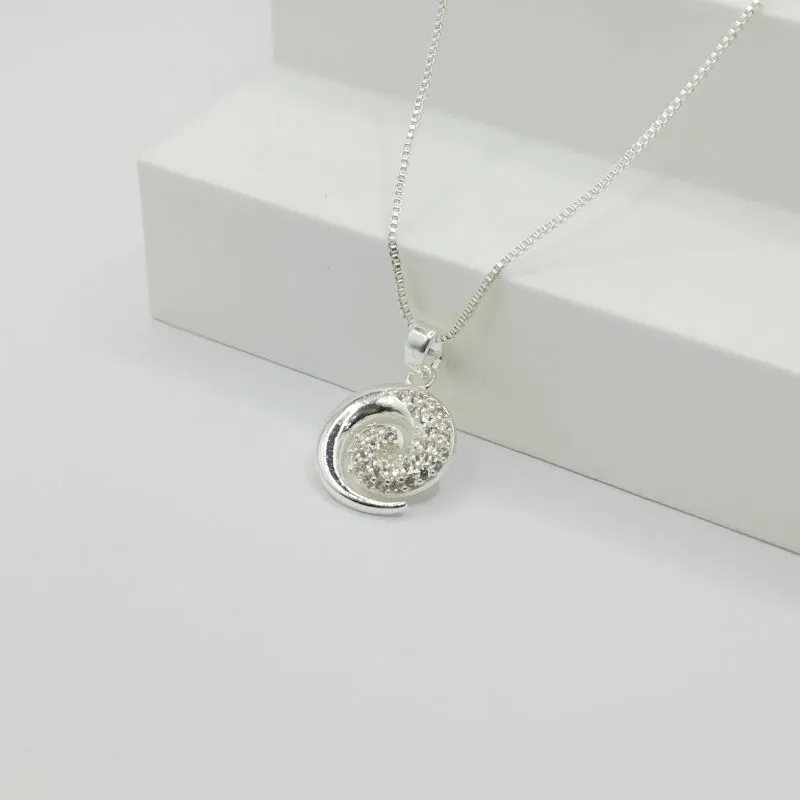 COLAR VENEZIANA COM PINGENTE CARACOL LISO/ZIRCÔNIA CRISTAL