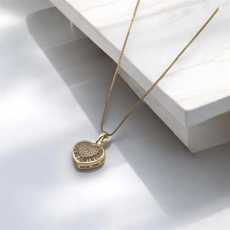 COLAR VENEZIANA COM PINGENTE CORAÇÃO CRAVEJADO EM ZIRCONIA CRISTAL