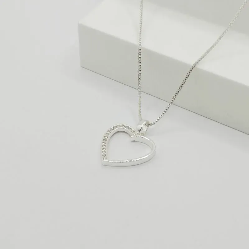 COLAR VENEZIANA COM PINGENTE CORAÇÃO VAZADO LISO/ZIRCÔNIA CRISTAL