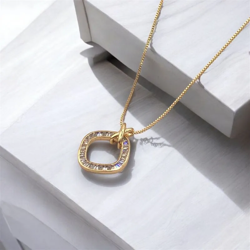 COLAR VENEZIANA COM PINGENTE GEOMETRICO COM ZIRCONIA E VAZADO