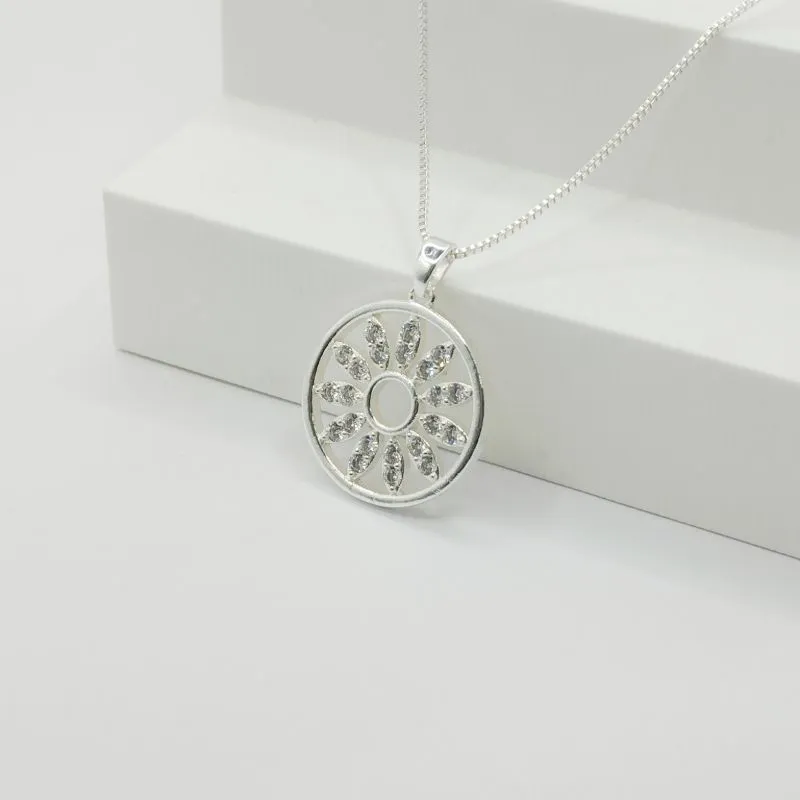 COLAR VENEZIANA COM PINGENTE MEDALHA COM SOL VAZADO EM ZIRCÔNIA CRISTAL