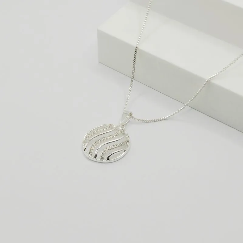 COLAR VENEZIANA COM PINGENTE REDONDO VAZADO COM LINHA EM ZIRCÔNIA CRISTAL/LISO