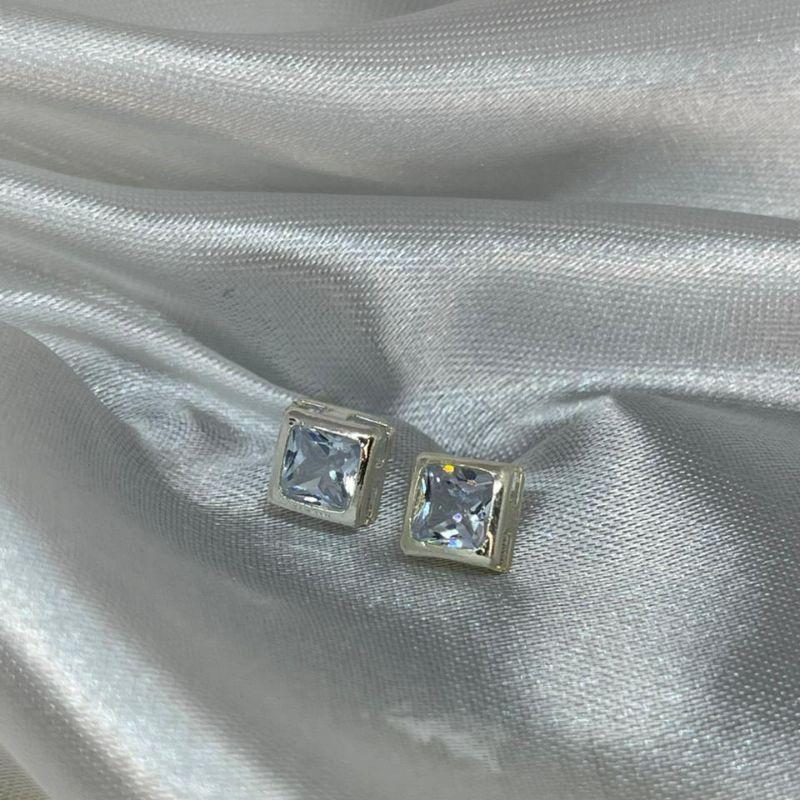 BRINCO QUADRADO DE ZIRCONIA