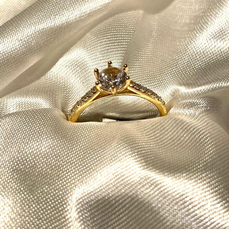 ANEL CRAVEJADO PONTO LUZ CRISTAL