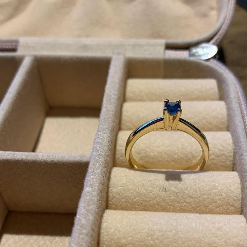 ANEL SOLITARIO PEDRA PEQUENA AZUL