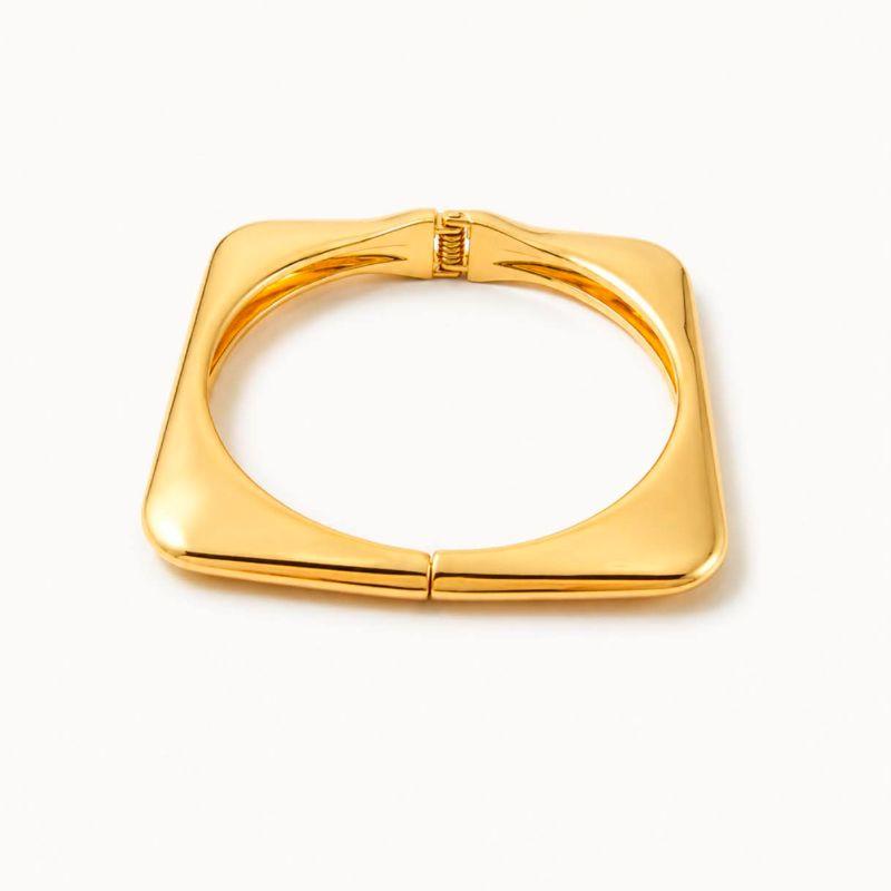 BRACELETE RIGIDO DOURADO COM DESIGN MODERNO